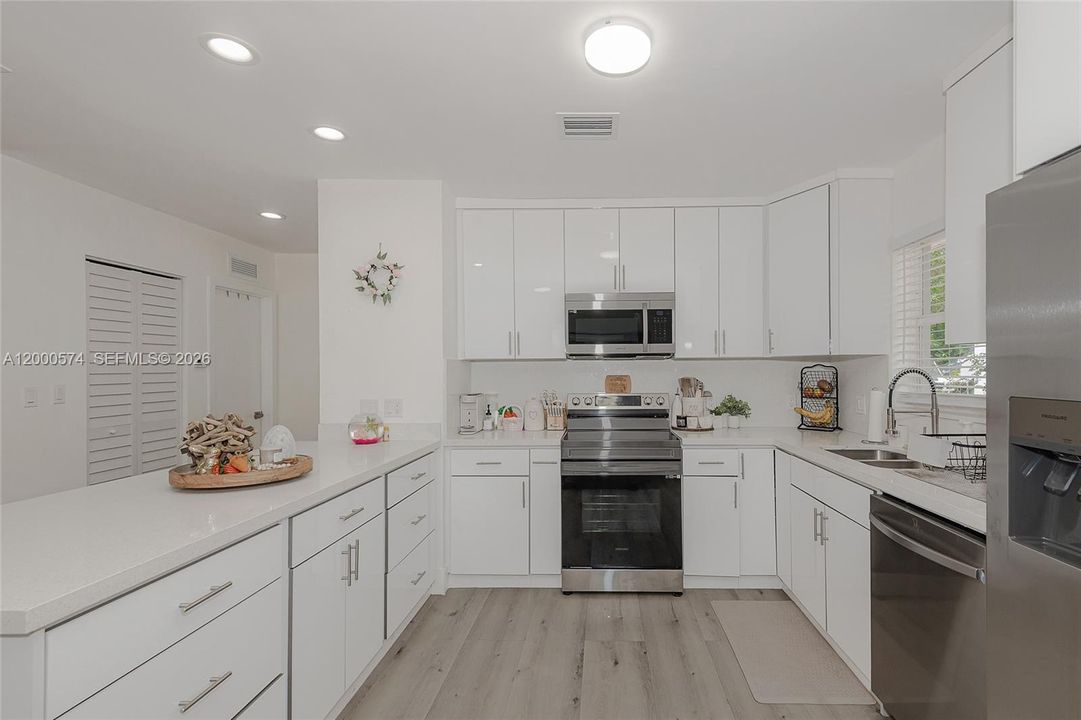 En Venta: $725,000 (4 camas, 2 baños, 1520 Pies cuadrados)