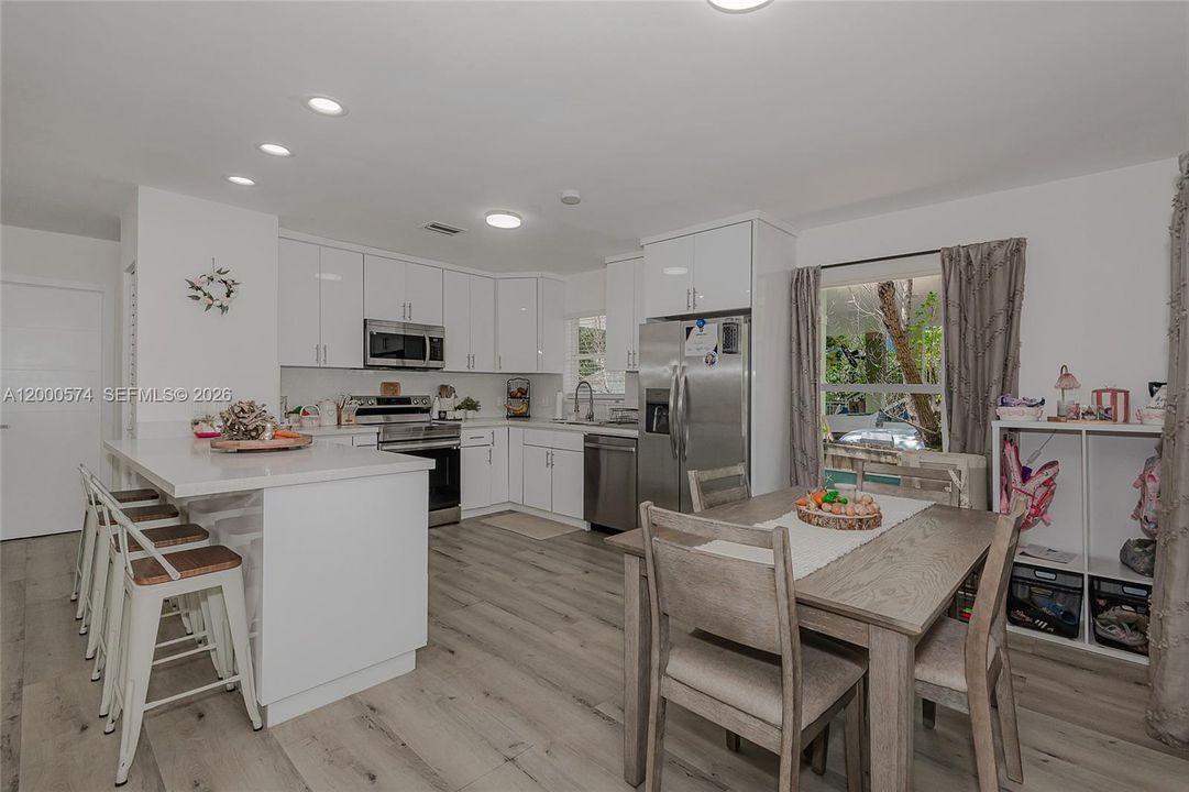 En Venta: $725,000 (4 camas, 2 baños, 1520 Pies cuadrados)