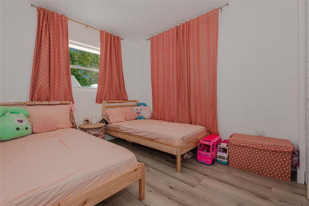 En Venta: $725,000 (4 camas, 2 baños, 1520 Pies cuadrados)