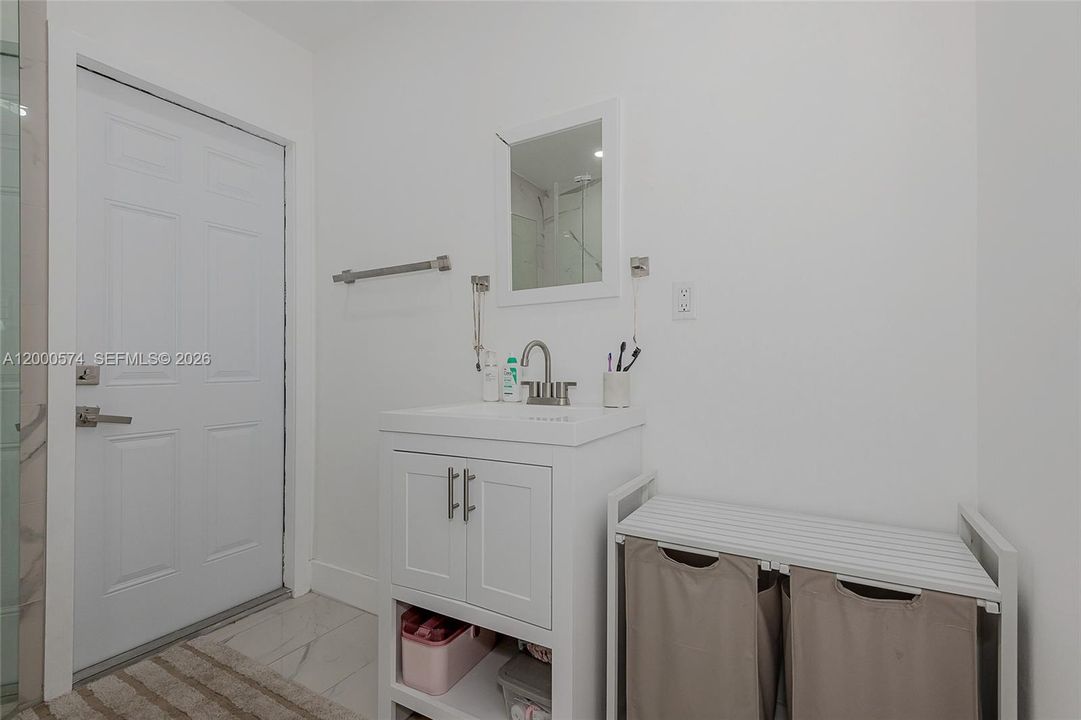 En Venta: $725,000 (4 camas, 2 baños, 1520 Pies cuadrados)
