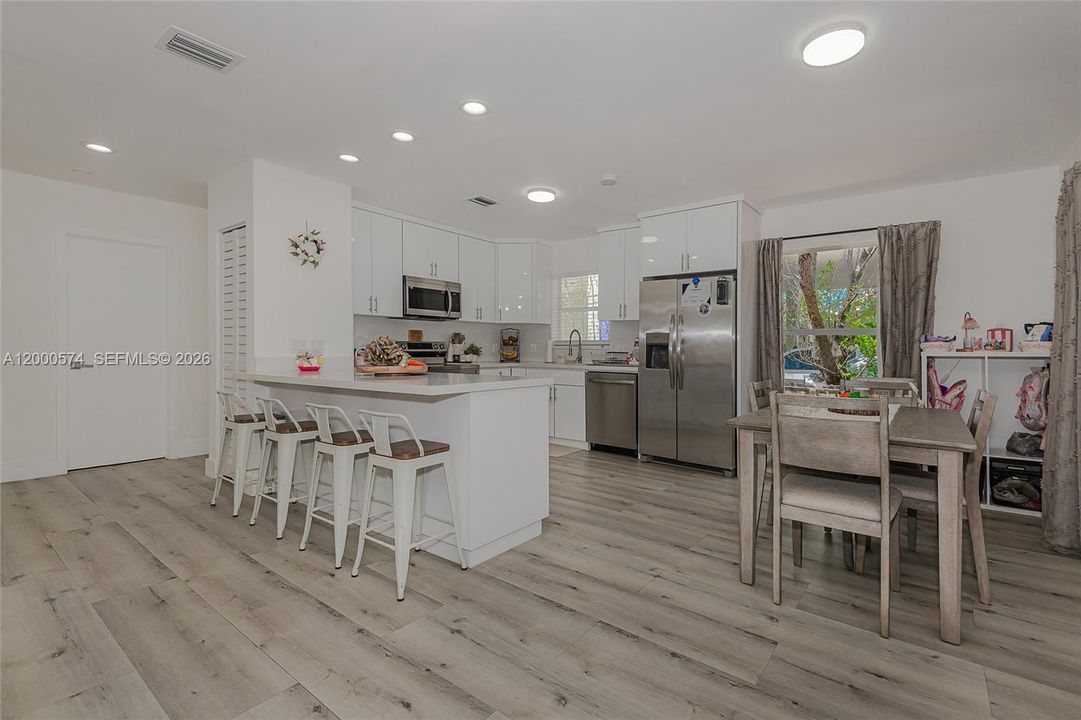 En Venta: $725,000 (4 camas, 2 baños, 1520 Pies cuadrados)
