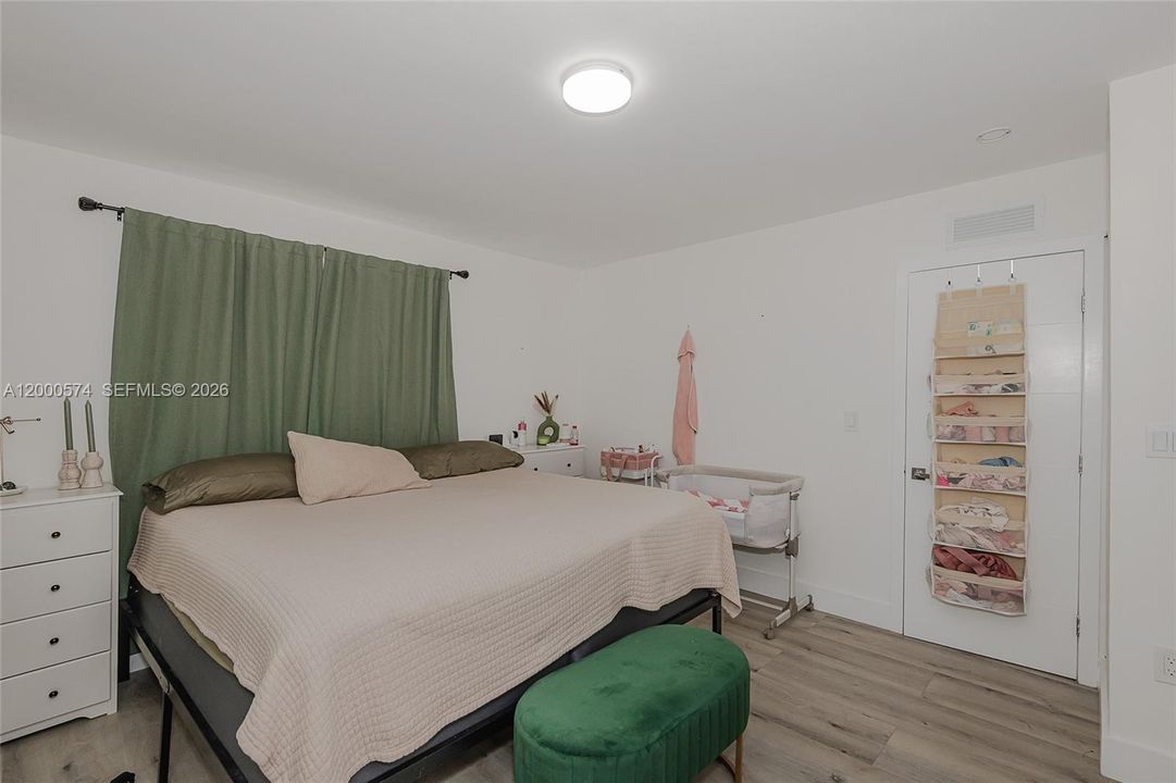 En Venta: $725,000 (4 camas, 2 baños, 1520 Pies cuadrados)