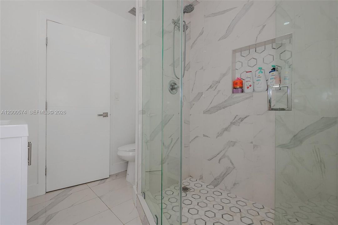 En Venta: $725,000 (4 camas, 2 baños, 1520 Pies cuadrados)