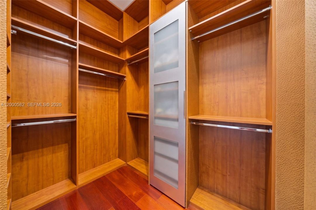 For Rent: $25,000 (3 beds, 3 baths, 3075 Square Feet)