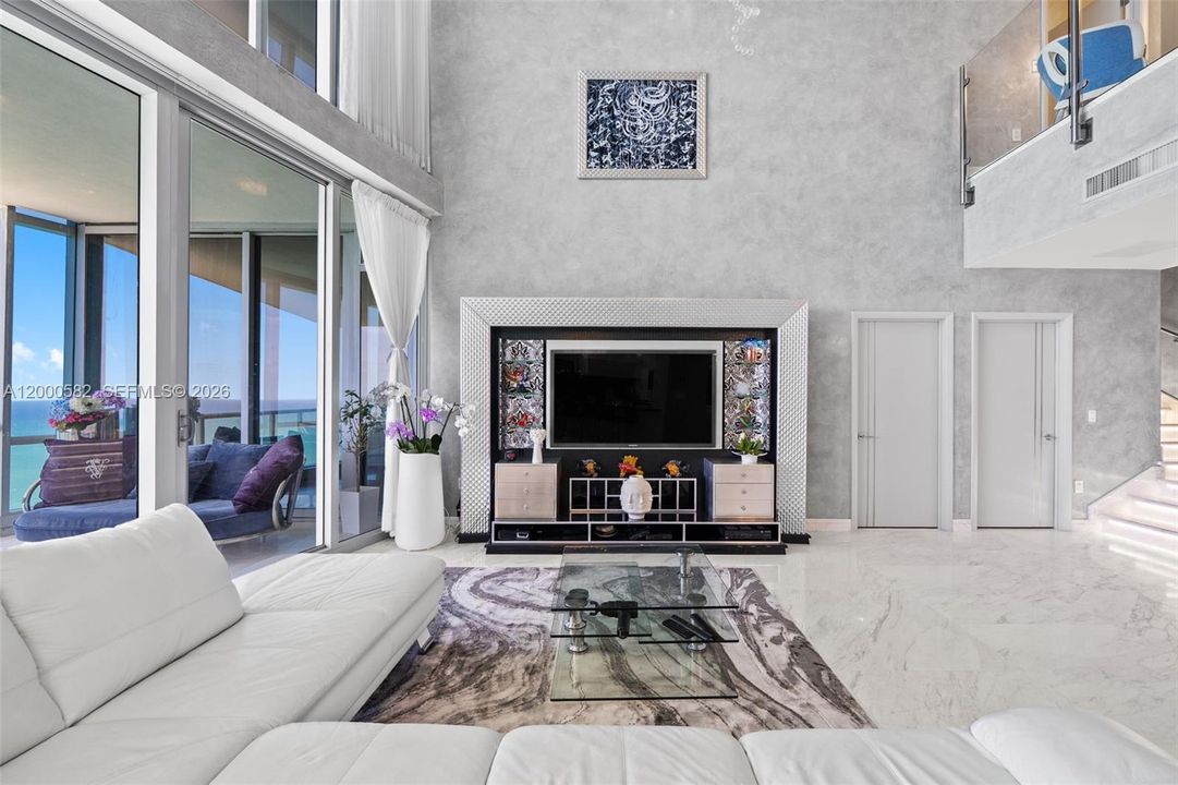 For Rent: $25,000 (3 beds, 3 baths, 3075 Square Feet)