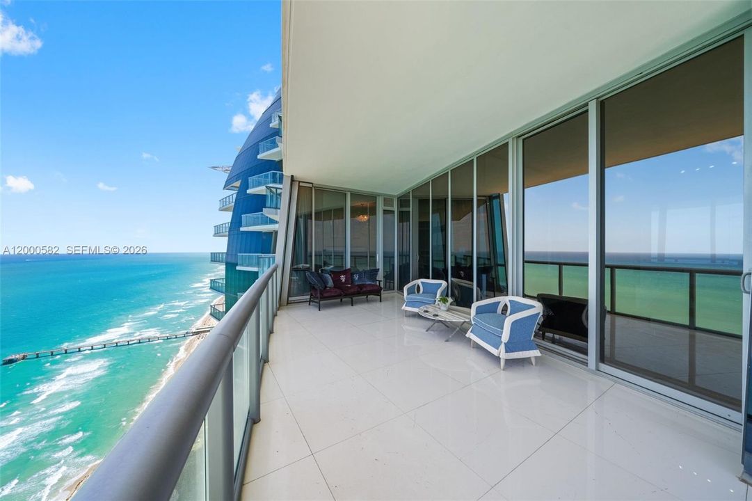 For Rent: $25,000 (3 beds, 3 baths, 3075 Square Feet)
