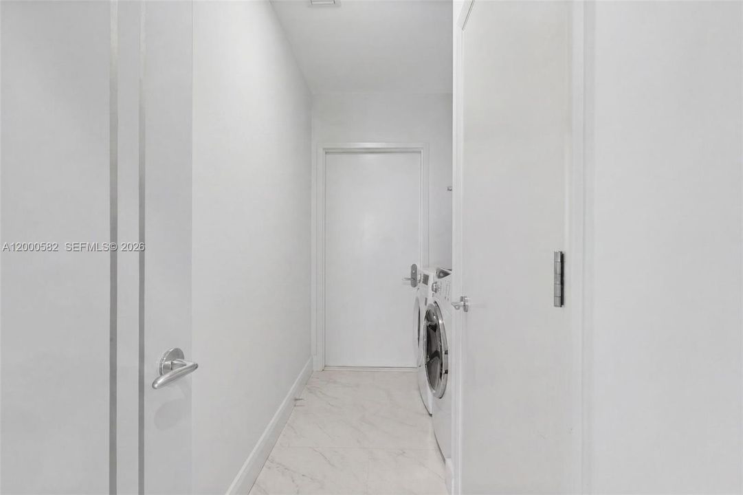 For Rent: $25,000 (3 beds, 3 baths, 3075 Square Feet)