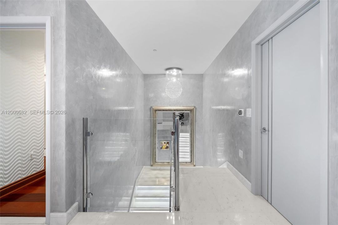 For Rent: $25,000 (3 beds, 3 baths, 3075 Square Feet)