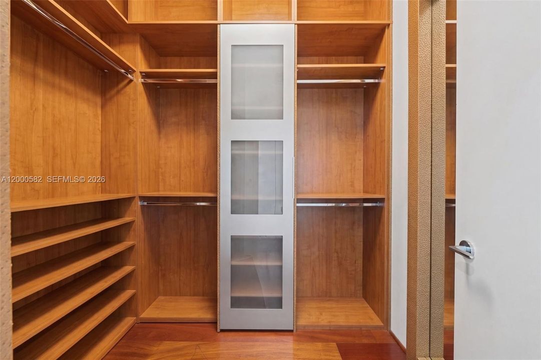 For Rent: $25,000 (3 beds, 3 baths, 3075 Square Feet)
