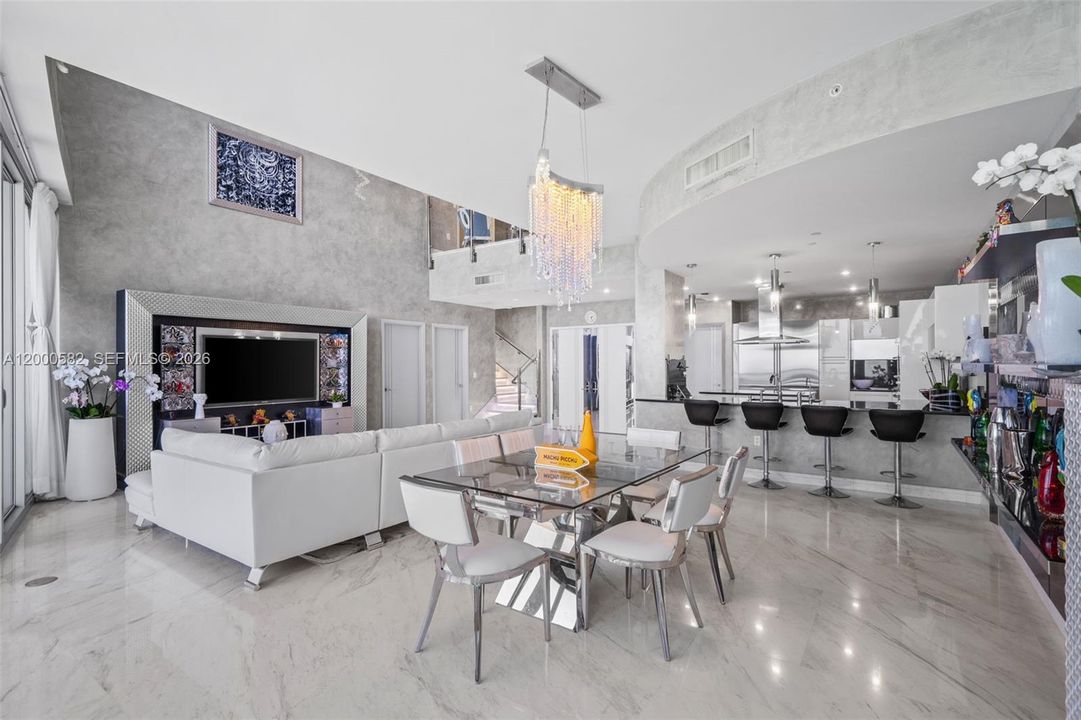 For Rent: $25,000 (3 beds, 3 baths, 3075 Square Feet)