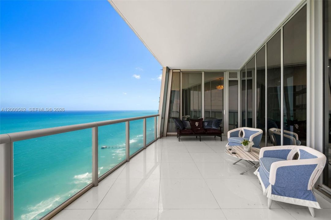 For Rent: $25,000 (3 beds, 3 baths, 3075 Square Feet)