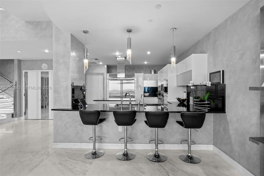 For Rent: $25,000 (3 beds, 3 baths, 3075 Square Feet)