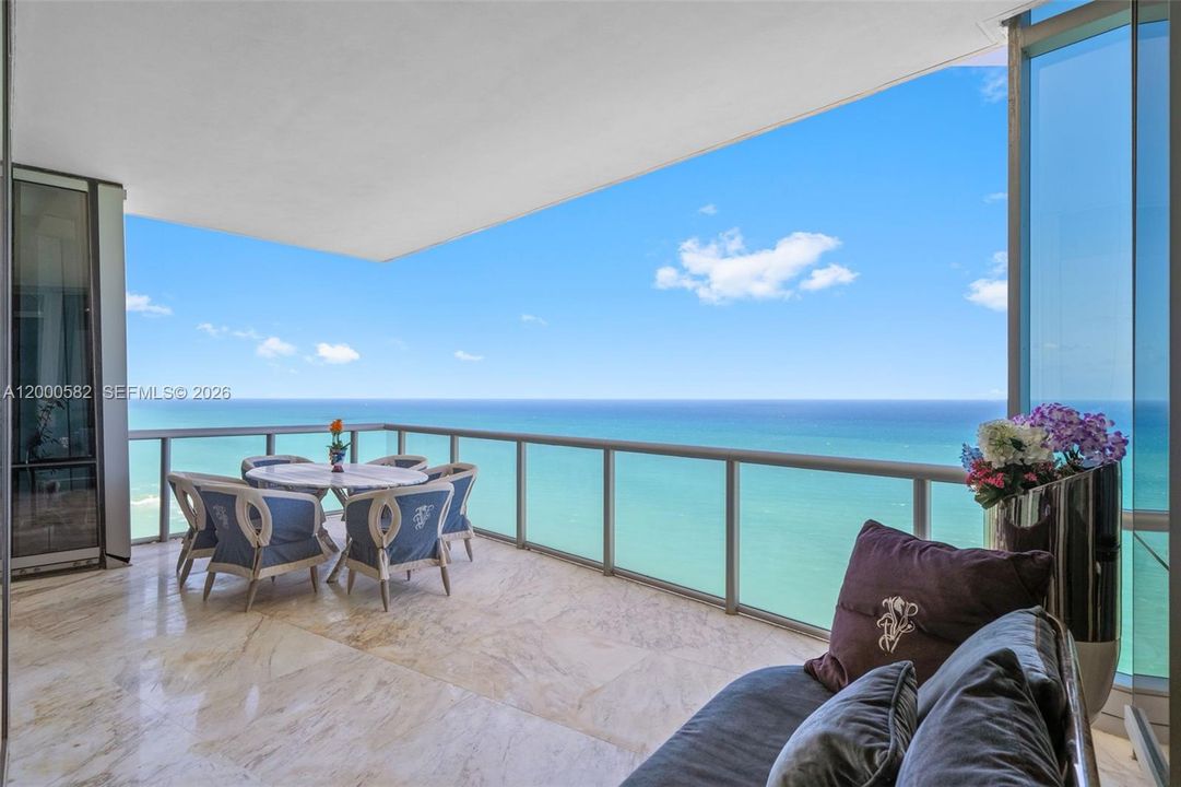 For Rent: $25,000 (3 beds, 3 baths, 3075 Square Feet)