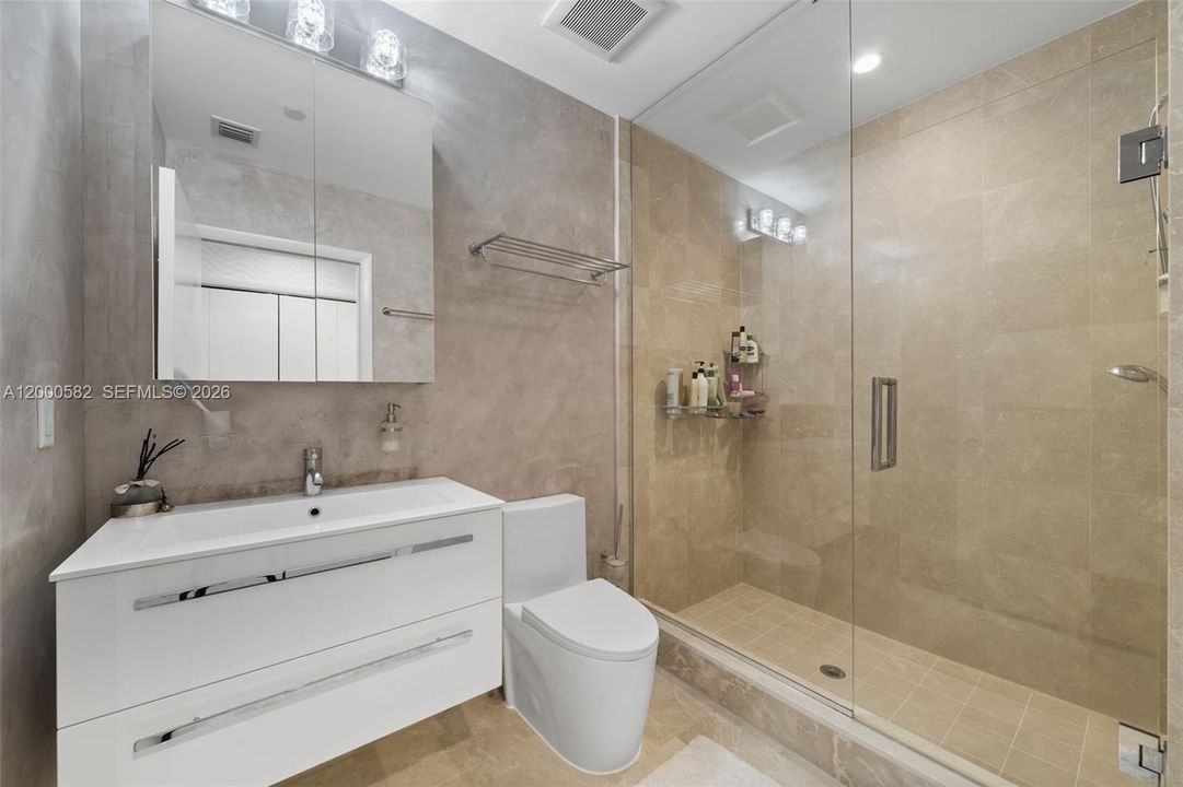 For Rent: $25,000 (3 beds, 3 baths, 3075 Square Feet)