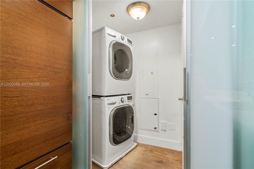 Под контрактом: $9,900 (2 спален, 2 ванн, 1452 Квадратных фут)