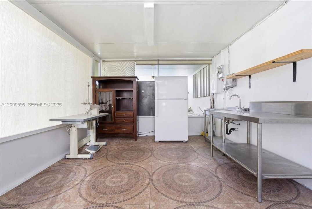 На продажу: $985,000 (4 спален, 2 ванн, 2306 Квадратных фут)