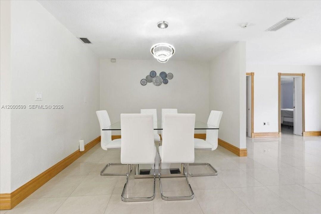 На продажу: $985,000 (4 спален, 2 ванн, 2306 Квадратных фут)