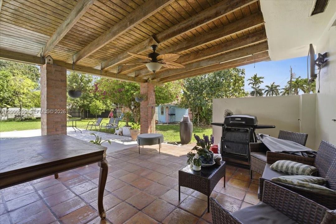 На продажу: $985,000 (4 спален, 2 ванн, 2306 Квадратных фут)