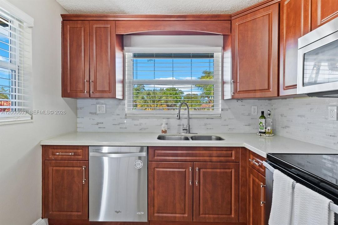 En Venta: $300,000 (3 camas, 2 baños, 1330 Pies cuadrados)