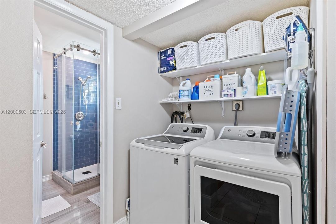 En Venta: $300,000 (3 camas, 2 baños, 1330 Pies cuadrados)