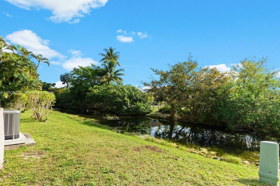En Venta: $300,000 (3 camas, 2 baños, 1330 Pies cuadrados)