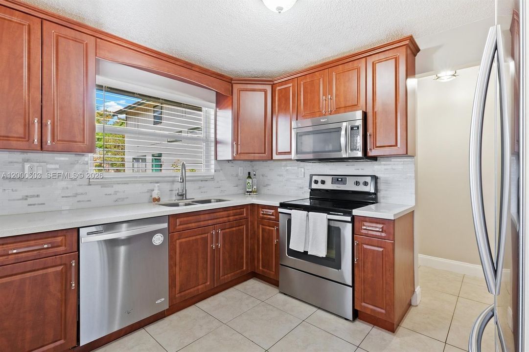 En Venta: $300,000 (3 camas, 2 baños, 1330 Pies cuadrados)