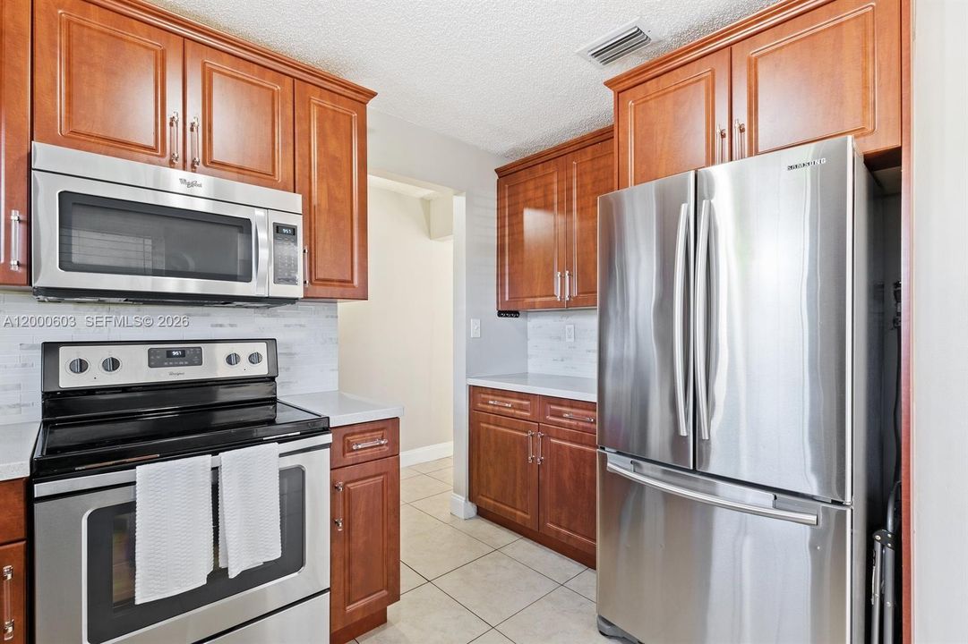 En Venta: $300,000 (3 camas, 2 baños, 1330 Pies cuadrados)