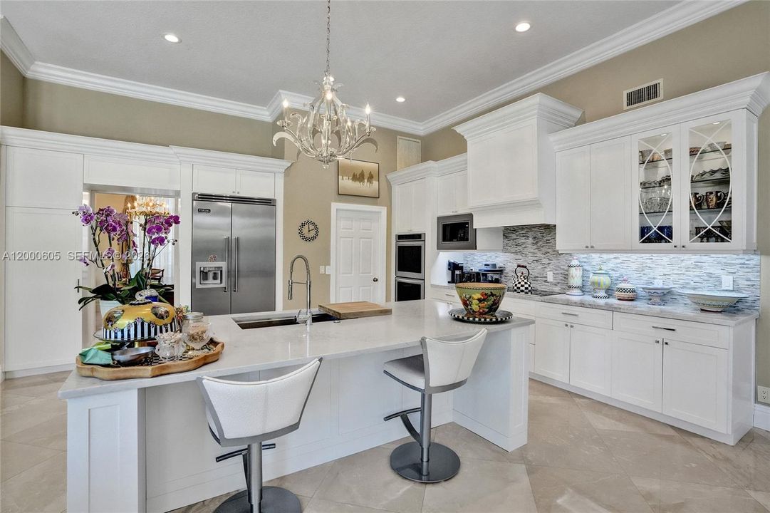 LOTS OF CABINETRY