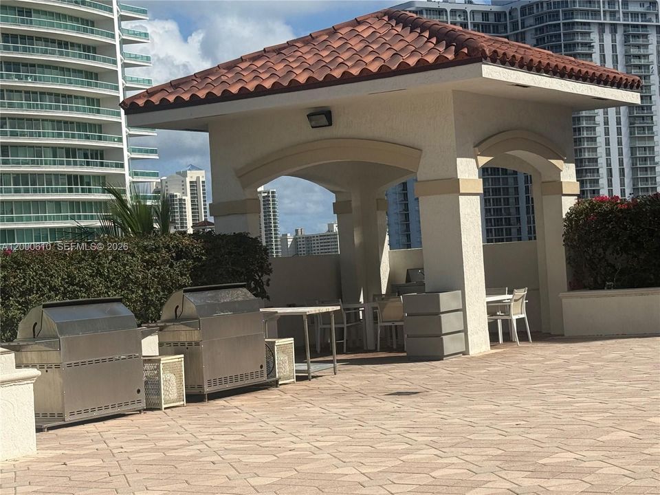 For Sale: $650,000 (2 beds, 2 baths, 1257 Square Feet)