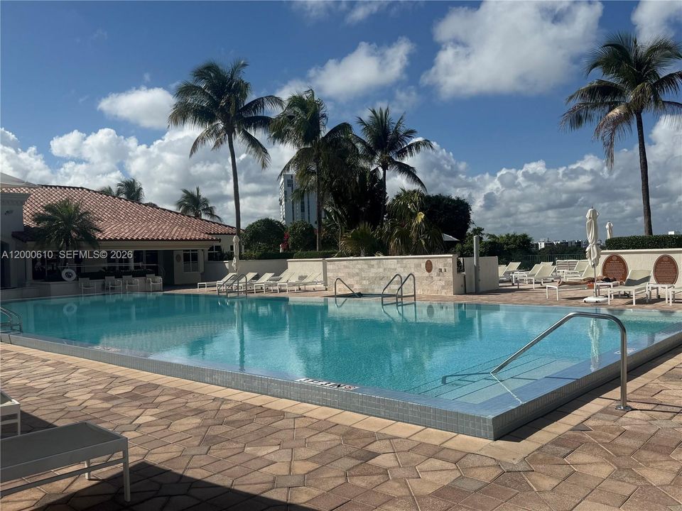 For Sale: $650,000 (2 beds, 2 baths, 1257 Square Feet)