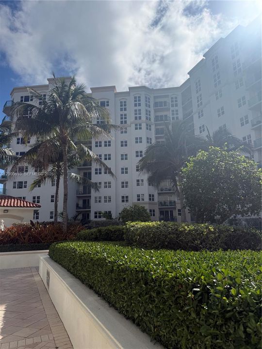 For Sale: $650,000 (2 beds, 2 baths, 1257 Square Feet)
