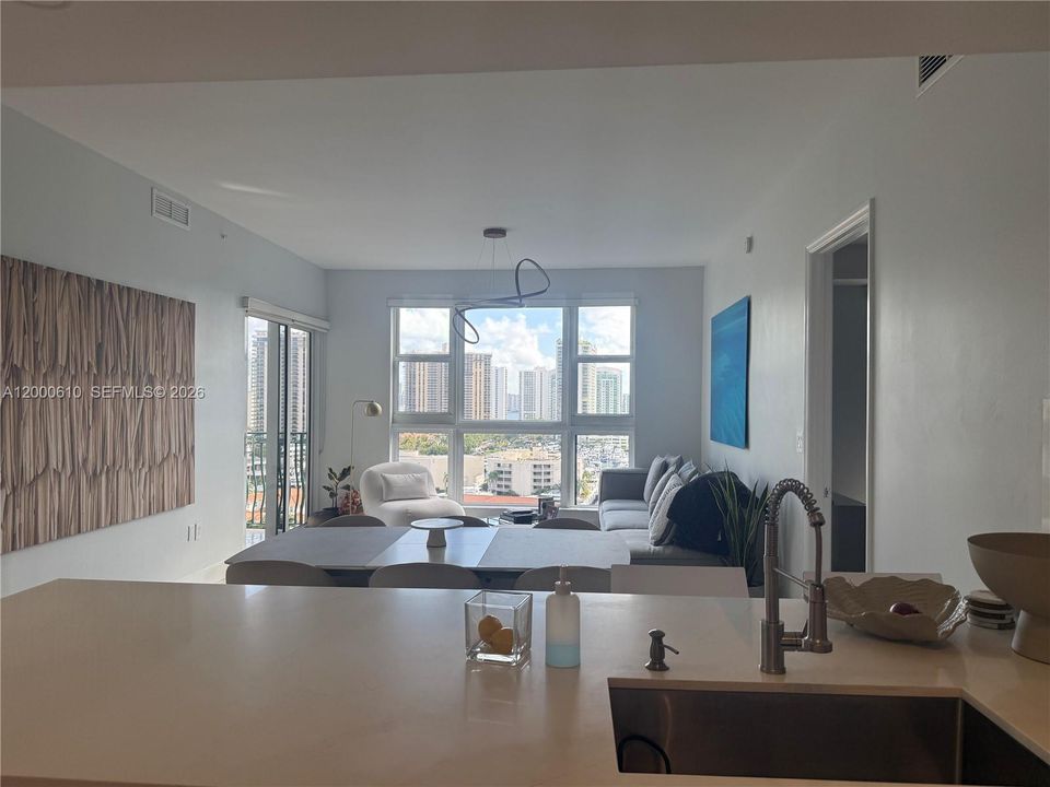 For Sale: $650,000 (2 beds, 2 baths, 1257 Square Feet)