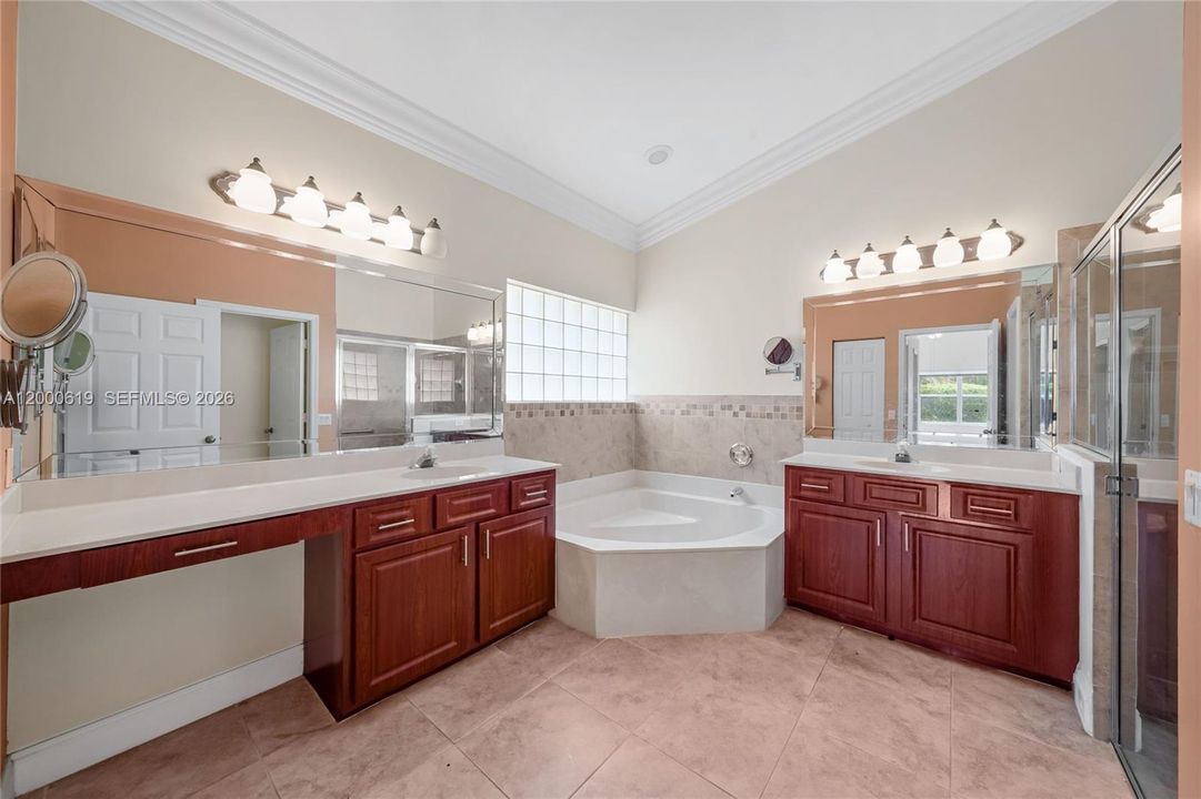 Active With Contract: $480,000 (3 beds, 2 baths, 2117 Square Feet)