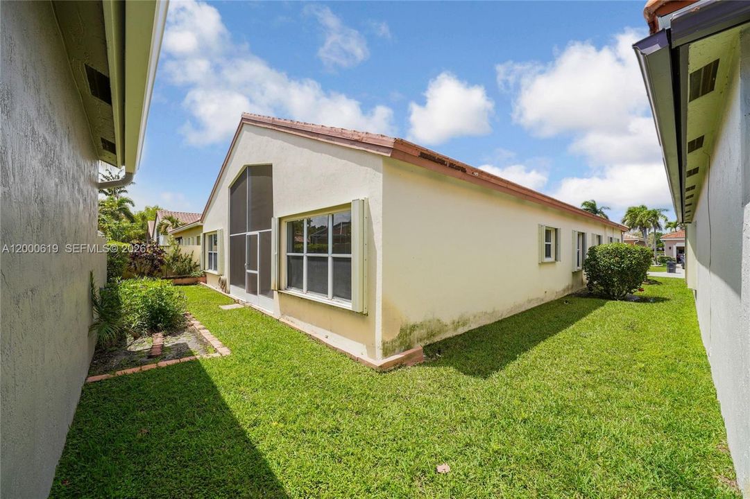 Active With Contract: $480,000 (3 beds, 2 baths, 2117 Square Feet)