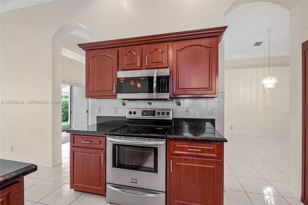Active With Contract: $480,000 (3 beds, 2 baths, 2117 Square Feet)