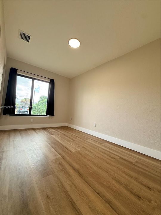 Active With Contract: $489,900 (3 beds, 2 baths, 1104 Square Feet)