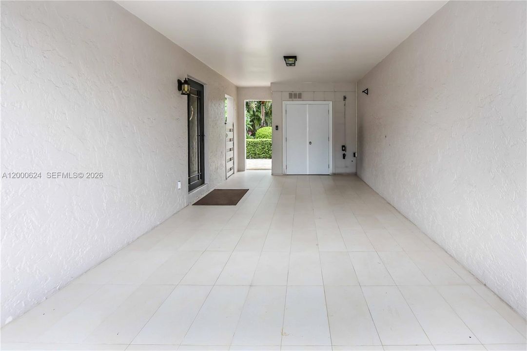 Active With Contract: $810,000 (3 beds, 3 baths, 2410 Square Feet)