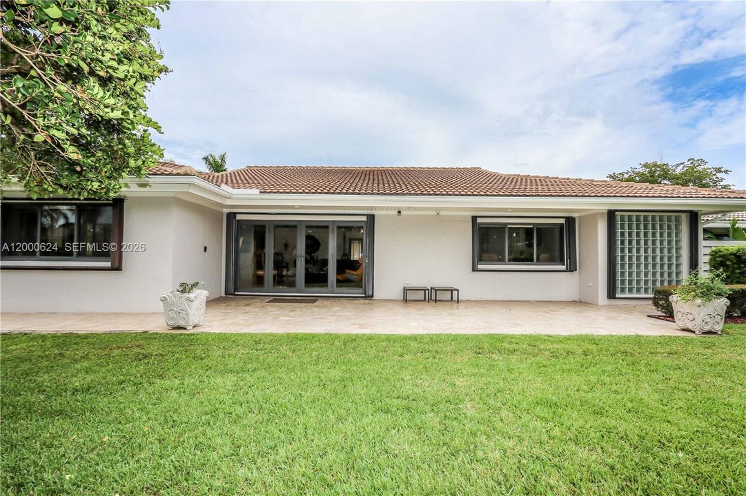 Active With Contract: $810,000 (3 beds, 3 baths, 2410 Square Feet)