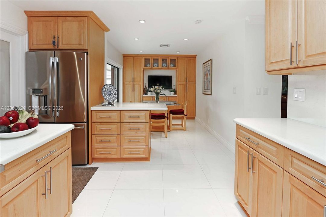 Active With Contract: $810,000 (3 beds, 3 baths, 2410 Square Feet)