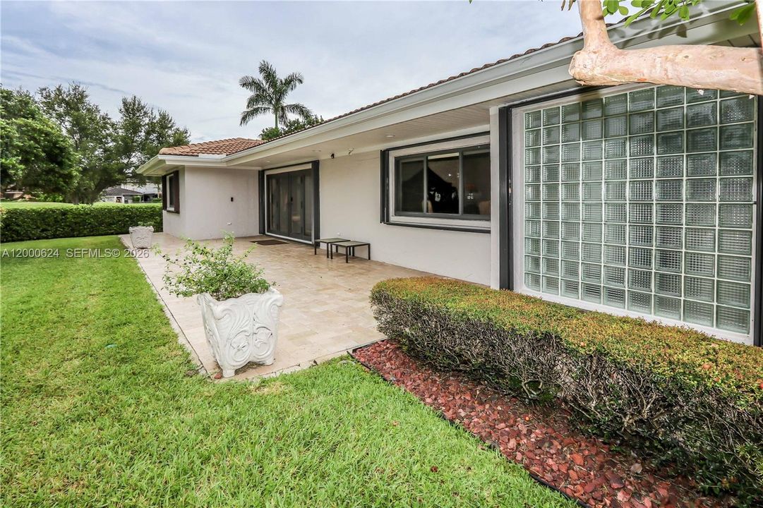 Active With Contract: $810,000 (3 beds, 3 baths, 2410 Square Feet)