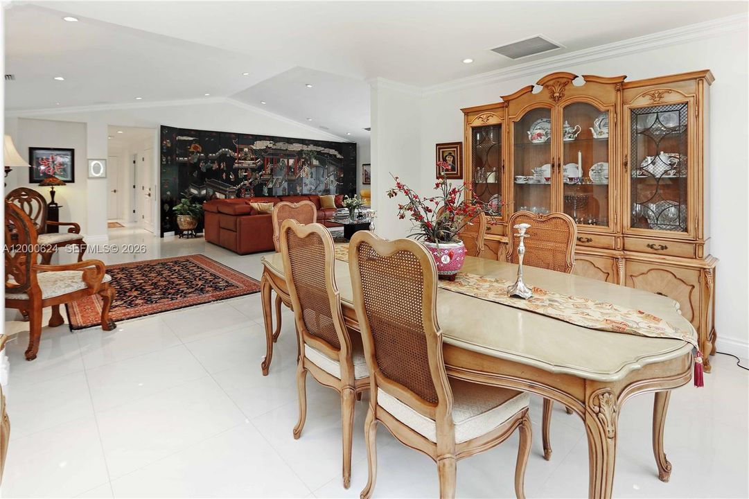Active With Contract: $810,000 (3 beds, 3 baths, 2410 Square Feet)