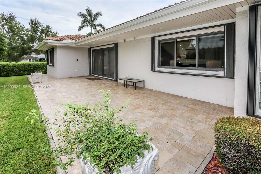 Active With Contract: $810,000 (3 beds, 3 baths, 2410 Square Feet)