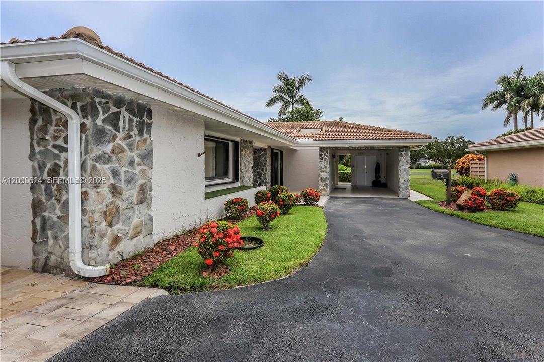 Active With Contract: $810,000 (3 beds, 3 baths, 2410 Square Feet)