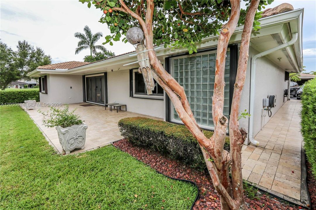 Active With Contract: $810,000 (3 beds, 3 baths, 2410 Square Feet)