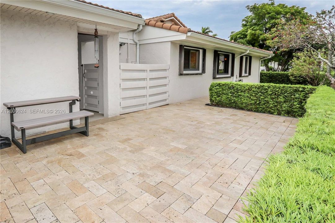 Active With Contract: $810,000 (3 beds, 3 baths, 2410 Square Feet)