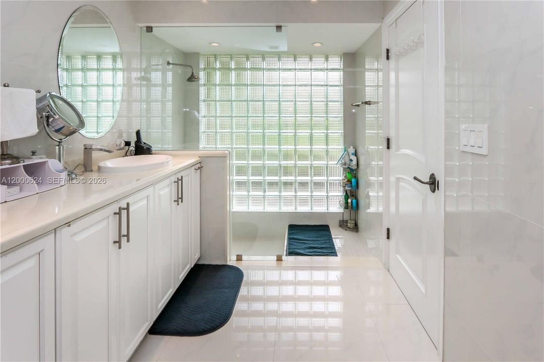 Active With Contract: $810,000 (3 beds, 3 baths, 2410 Square Feet)