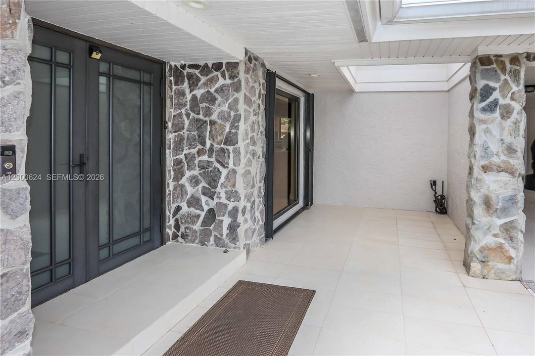 Active With Contract: $810,000 (3 beds, 3 baths, 2410 Square Feet)