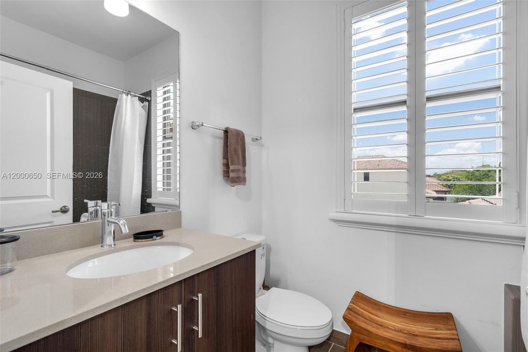 For Rent: $4,999 (4 beds, 4 baths, 2440 Square Feet)