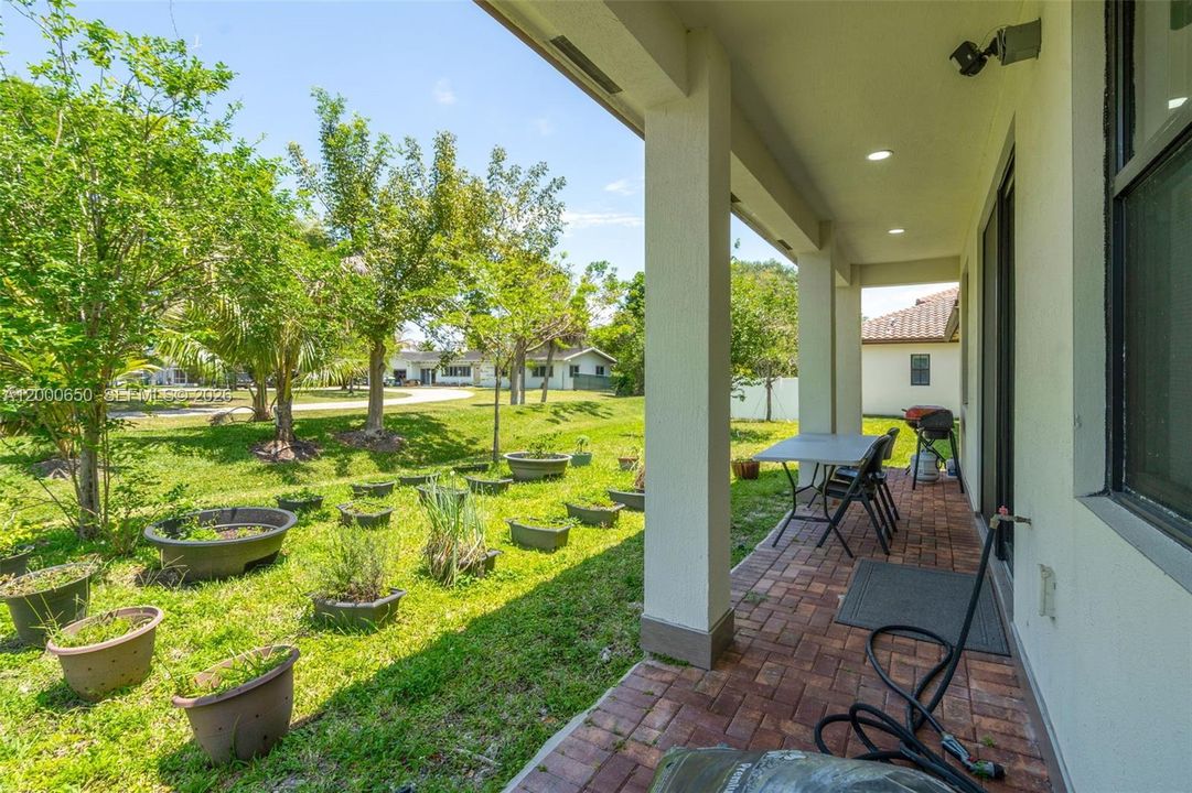 For Rent: $4,999 (4 beds, 4 baths, 2440 Square Feet)
