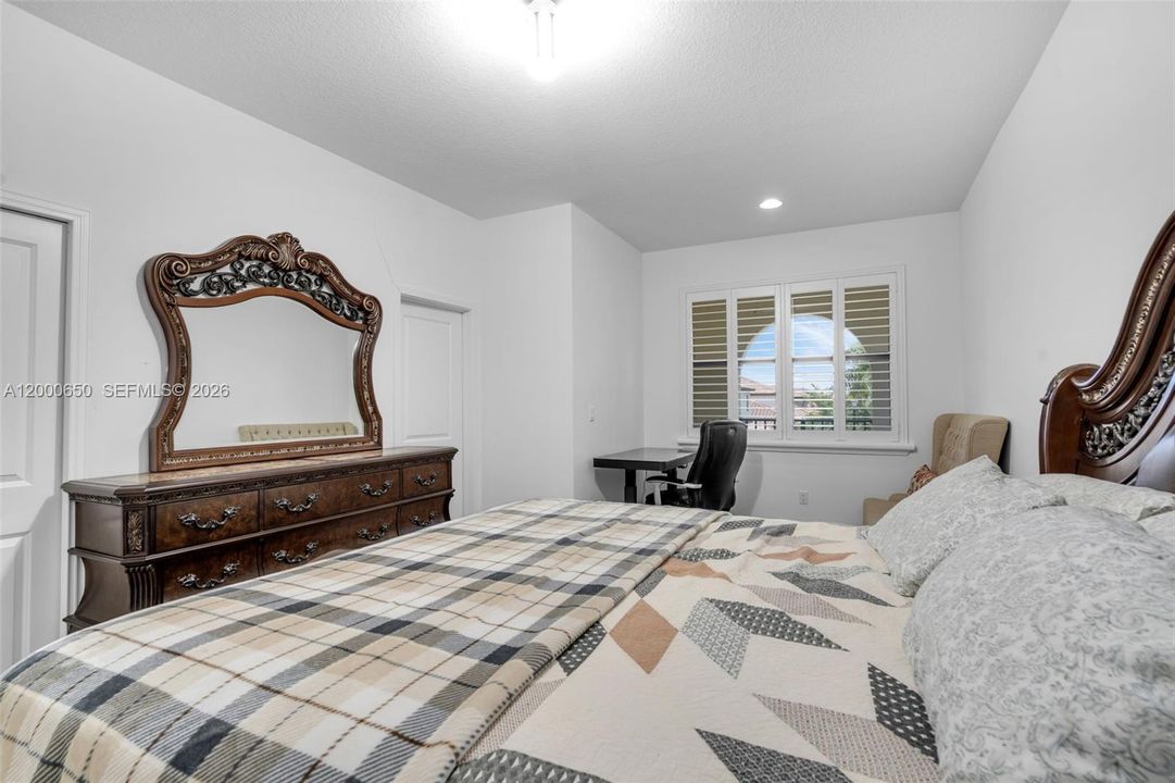 For Rent: $4,999 (4 beds, 4 baths, 2440 Square Feet)